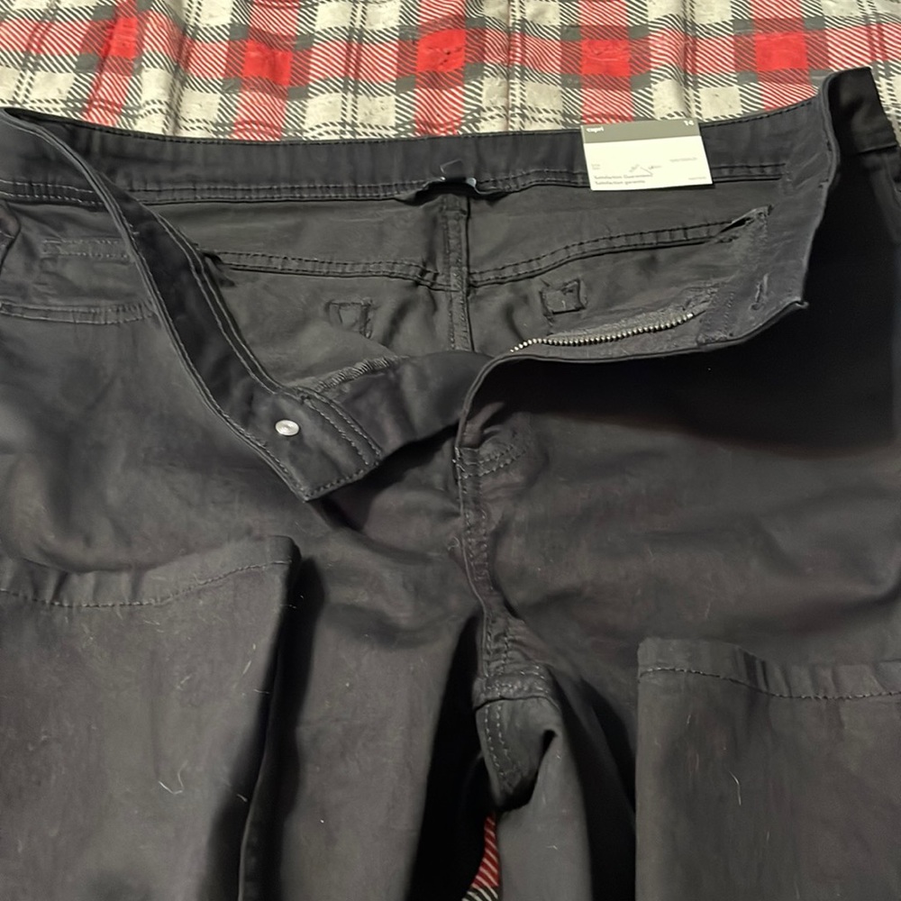 Black capri